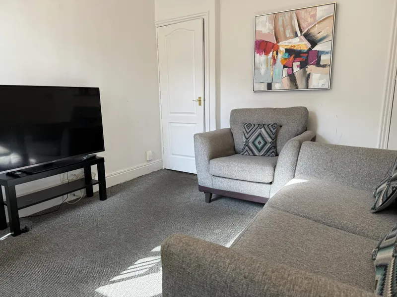 Cosy 3 Bedroom House // 2026/7 - Image 2